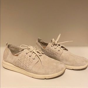 Tom’s suede tennis shoes